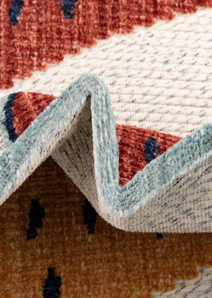 5' x 7' 7 Easy-Clean Indoor / Outdoor Rug