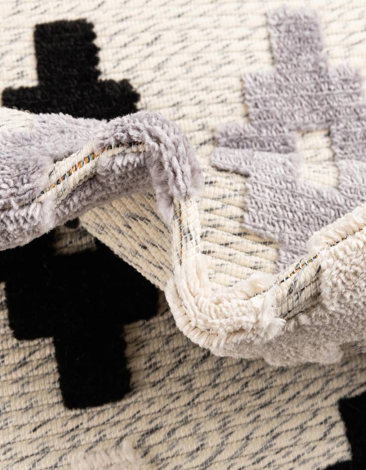 Detail image of 5' x 7' 7  Washable  Indoor / Outdoor Rug