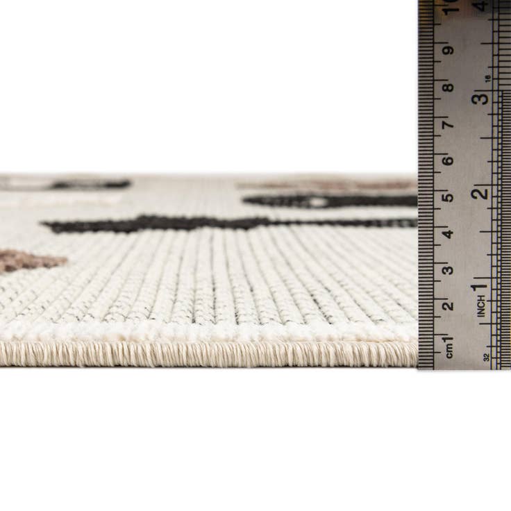 Detail image of 5' x 7' 7 Easy-Clean Indoor / Outdoor Rug