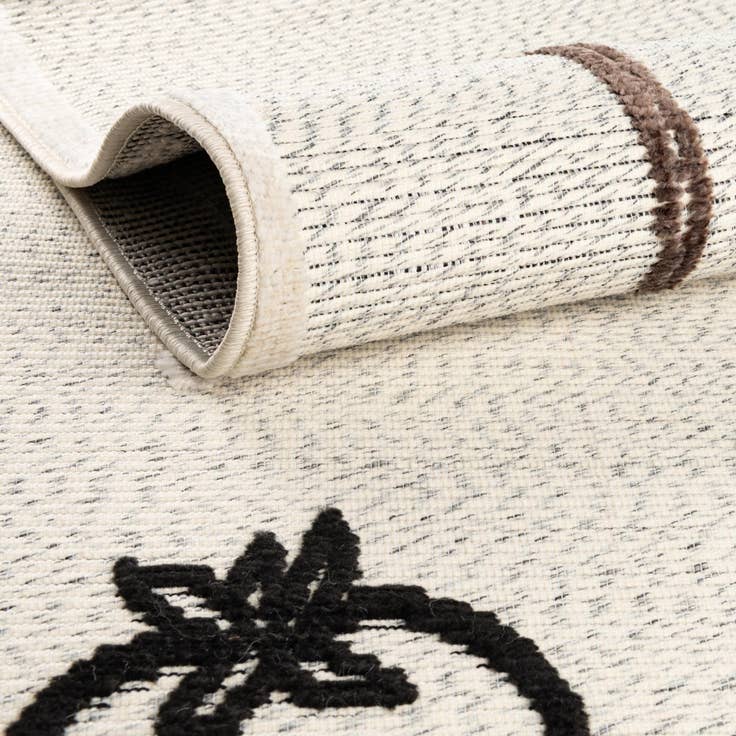 Detail image of 5' x 7' 7 Easy-Clean Indoor / Outdoor Rug