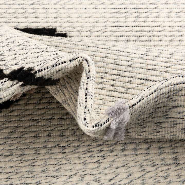 5' x 7' 7 Easy-Clean Indoor / Outdoor Rug