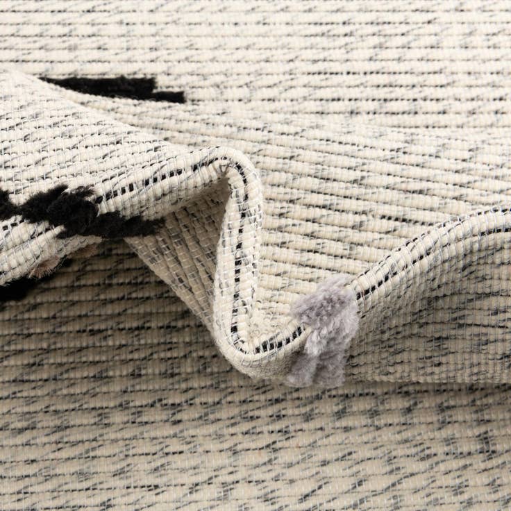 Detail image of 5' x 7' 7 Easy-Clean Indoor / Outdoor Rug