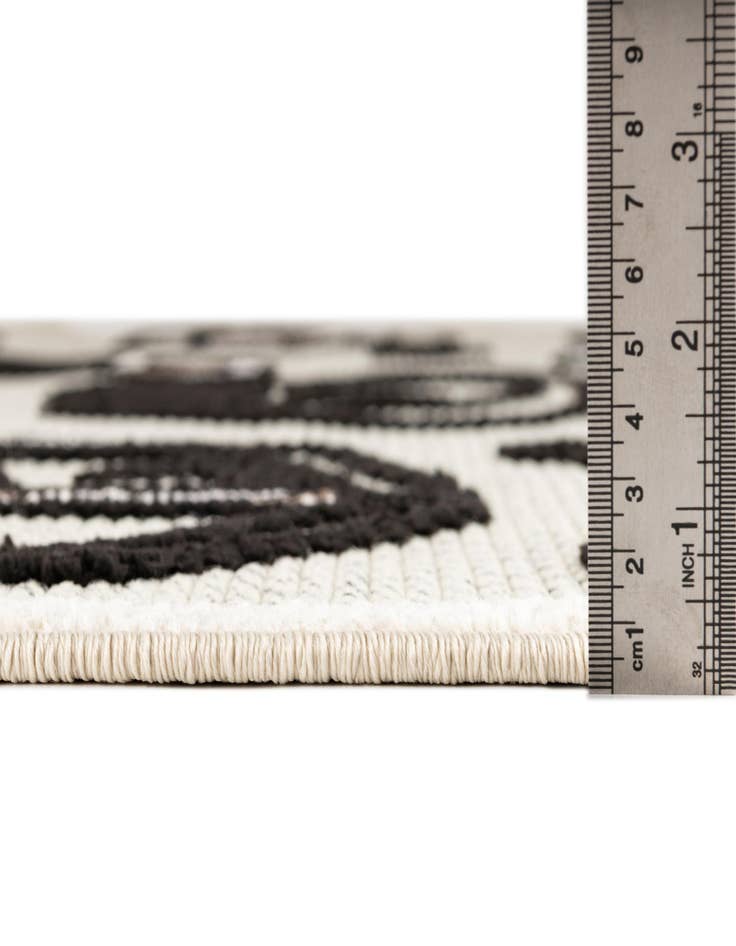 Detail image of 5' x 7' 7  Washable  Indoor / Outdoor Rug