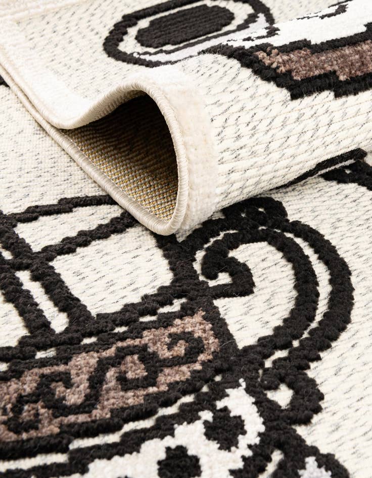 Detail image of 5' x 7' 7  Washable  Indoor / Outdoor Rug