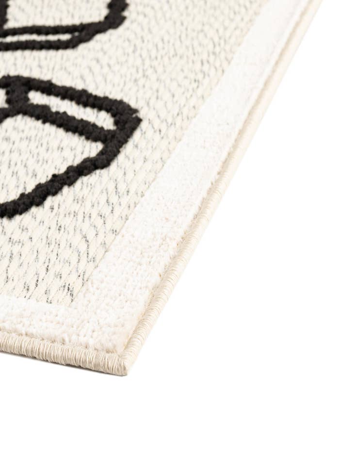 Detail image of 5' x 7' 7  Washable  Indoor / Outdoor Rug
