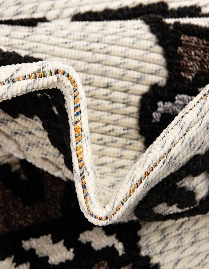 Detail image of 5' x 7' 7  Washable  Indoor / Outdoor Rug