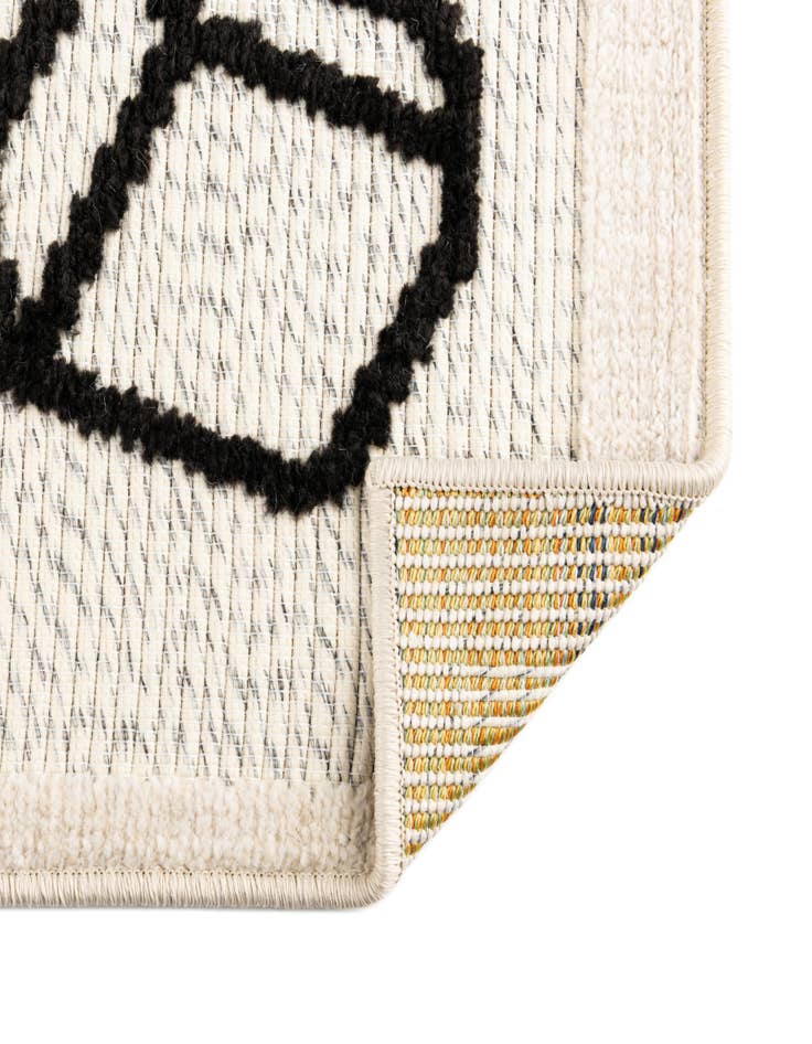 Detail image of 5' x 7' 7  Washable  Indoor / Outdoor Rug