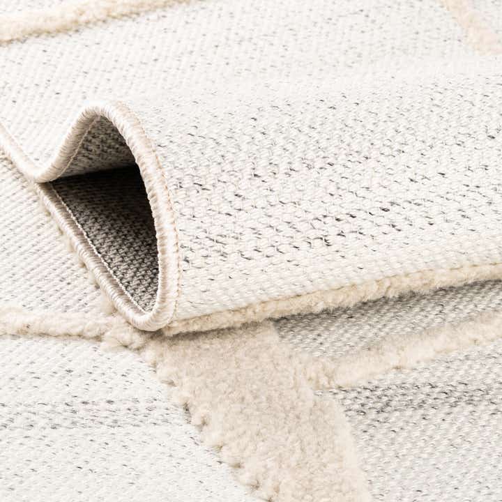 5' x 7' 7 Easy-Clean Indoor / Outdoor Rug