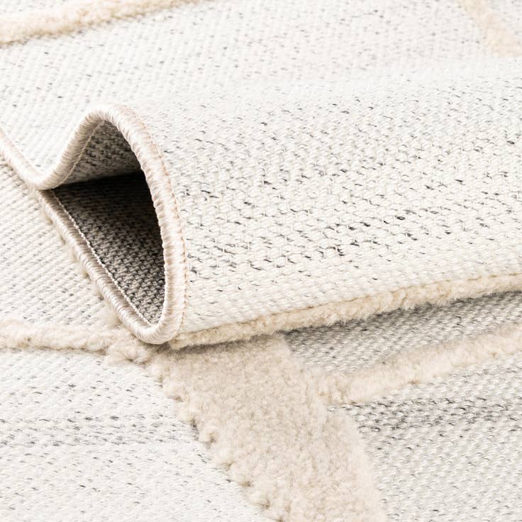 Detail image of 5' x 7' 7 Easy-Clean Indoor / Outdoor Rug