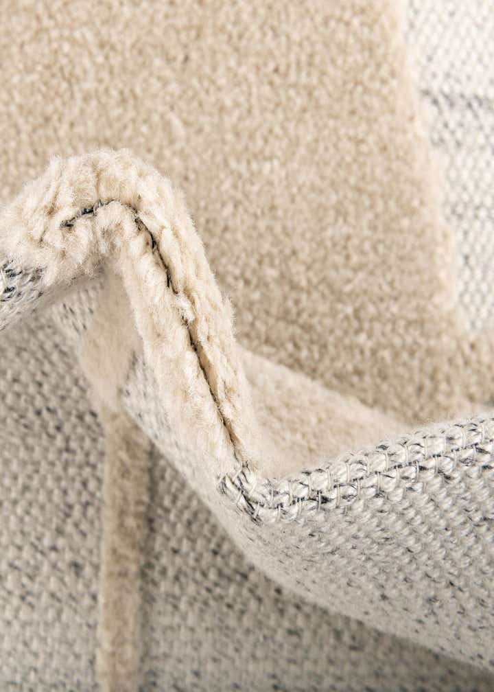5' x 7' 7 Easy-Clean Indoor / Outdoor Rug