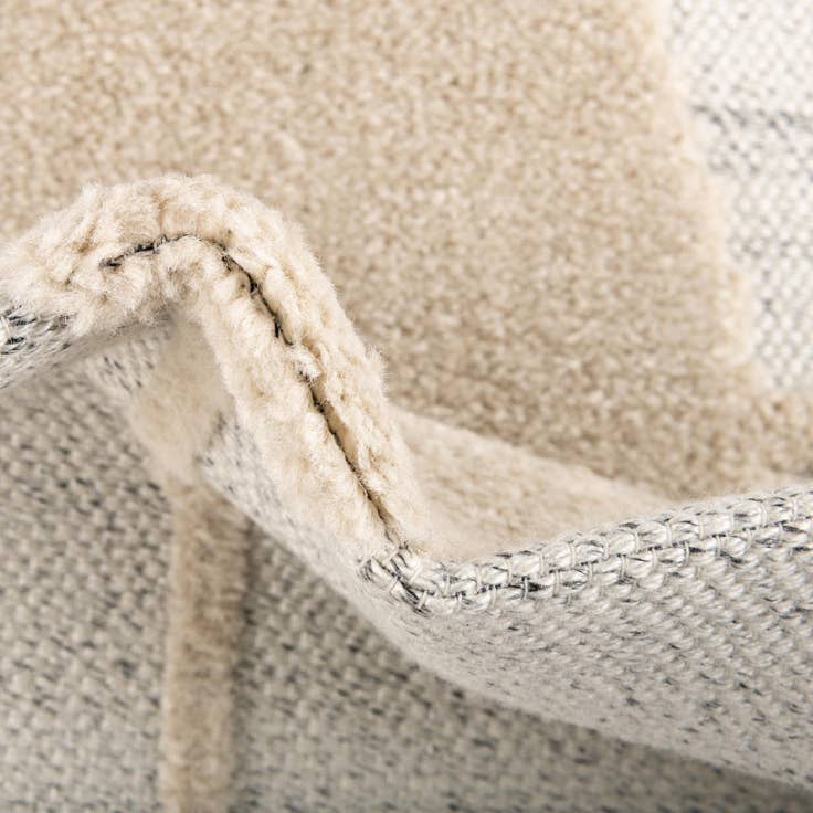 Detail image of 5' x 7' 7 Easy-Clean Indoor / Outdoor Rug