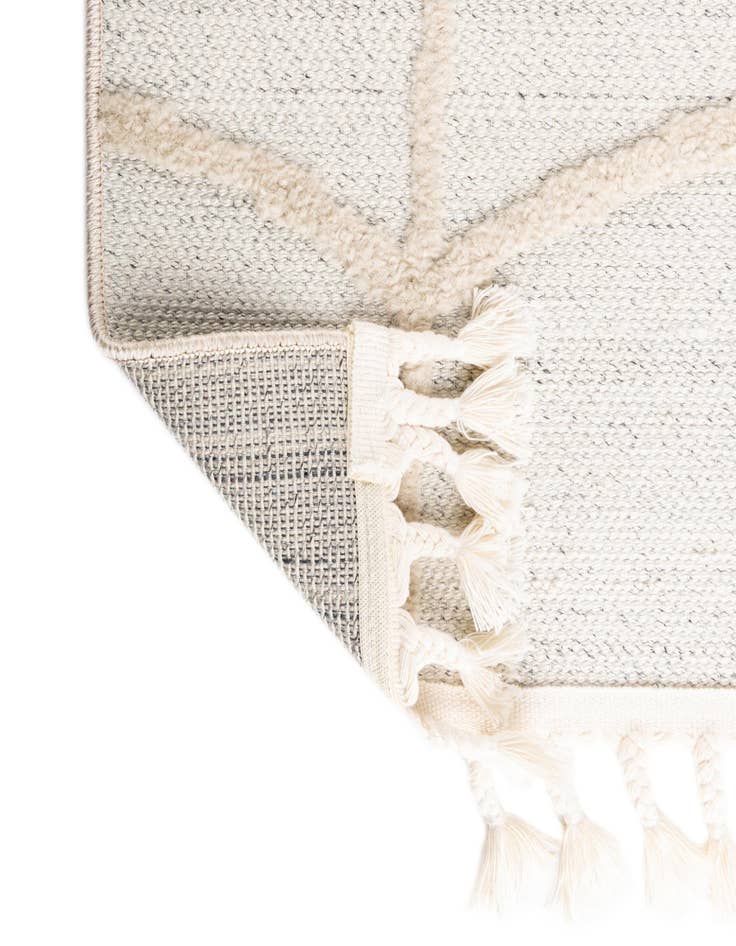 Detail image of 5' x 7' 7 Easy-Clean Indoor / Outdoor Rug