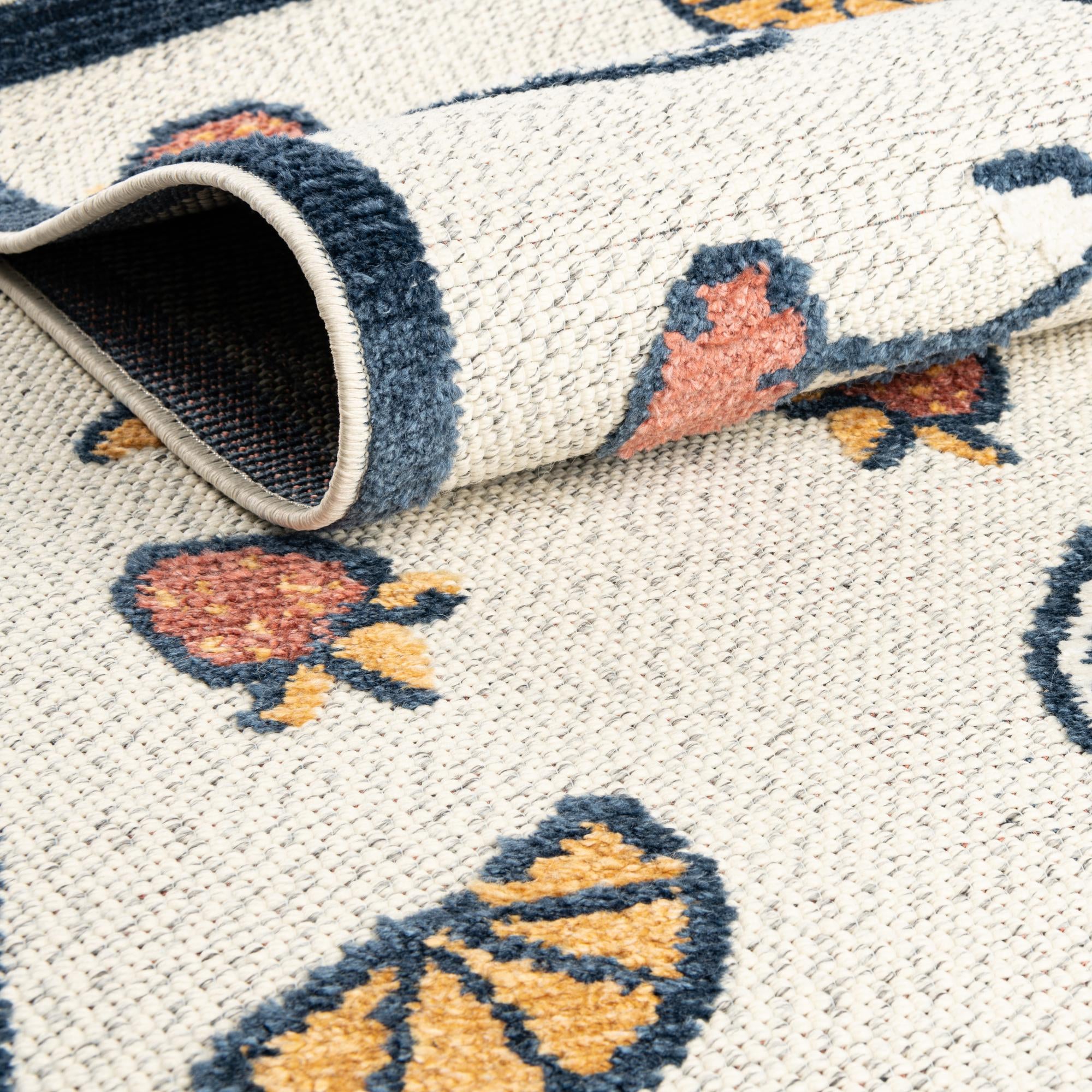 5' x 7' 7 Easy-Clean Indoor / Outdoor Rug