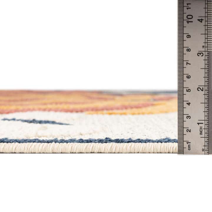 5' x 7' 7 Easy-Clean Indoor / Outdoor Rug