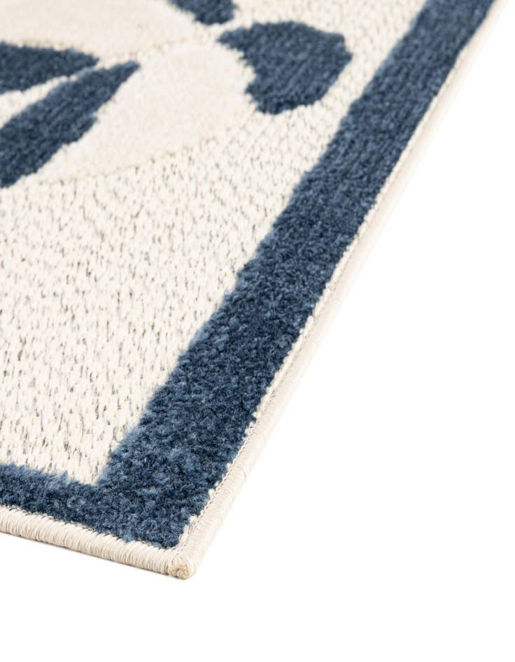 Detail image of 5' x 7' 7  Washable  Indoor / Outdoor Rug