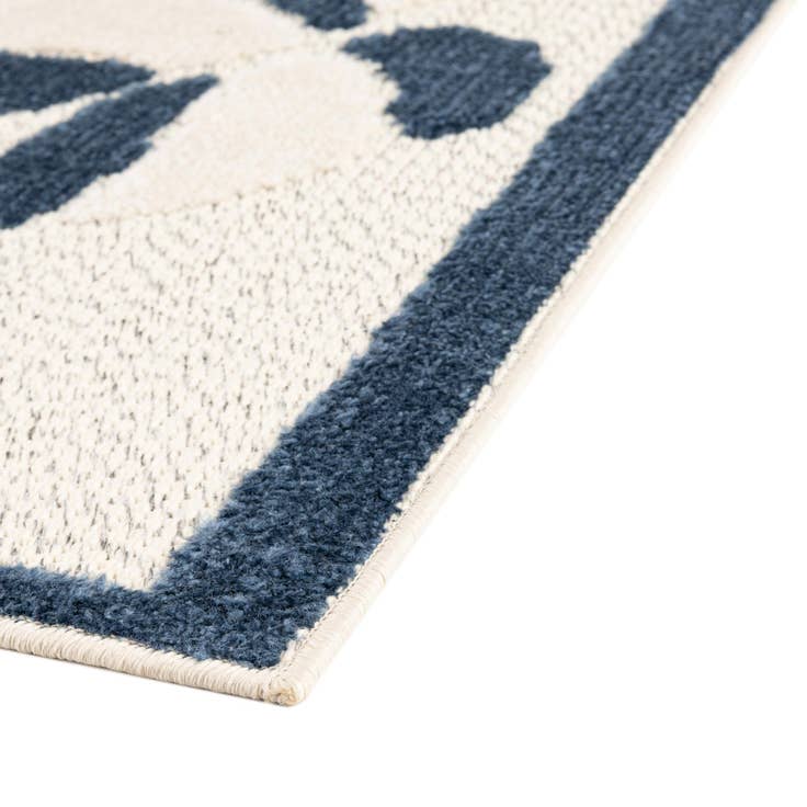 Detail image of 5' x 7' 7 Easy-Clean Indoor / Outdoor Rug