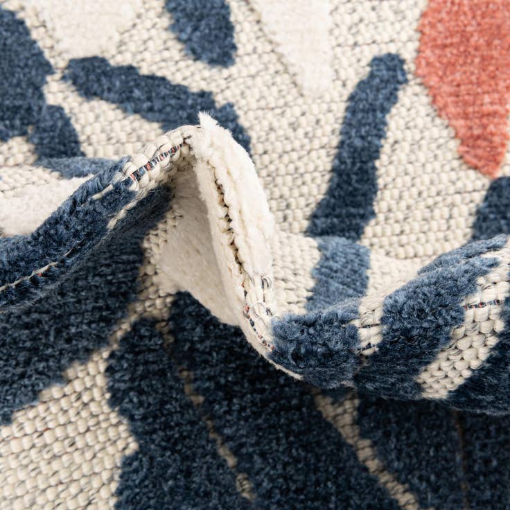 Detail image of 5' x 7' 7 Easy-Clean Indoor / Outdoor Rug