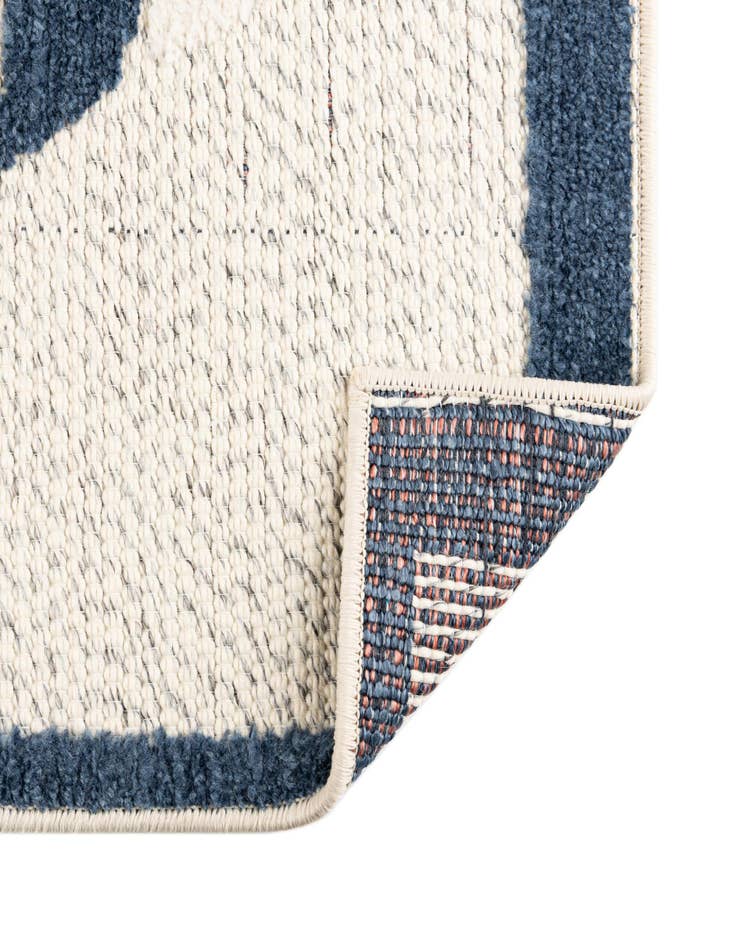 Detail image of 5' x 7' 7  Washable  Indoor / Outdoor Rug