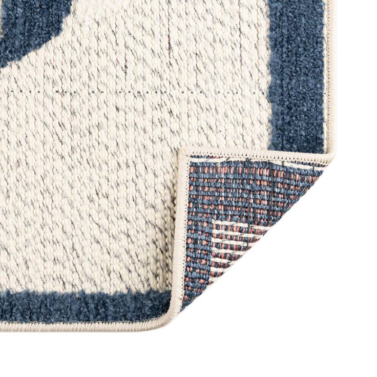 Detail image of 5' x 7' 7 Easy-Clean Indoor / Outdoor Rug