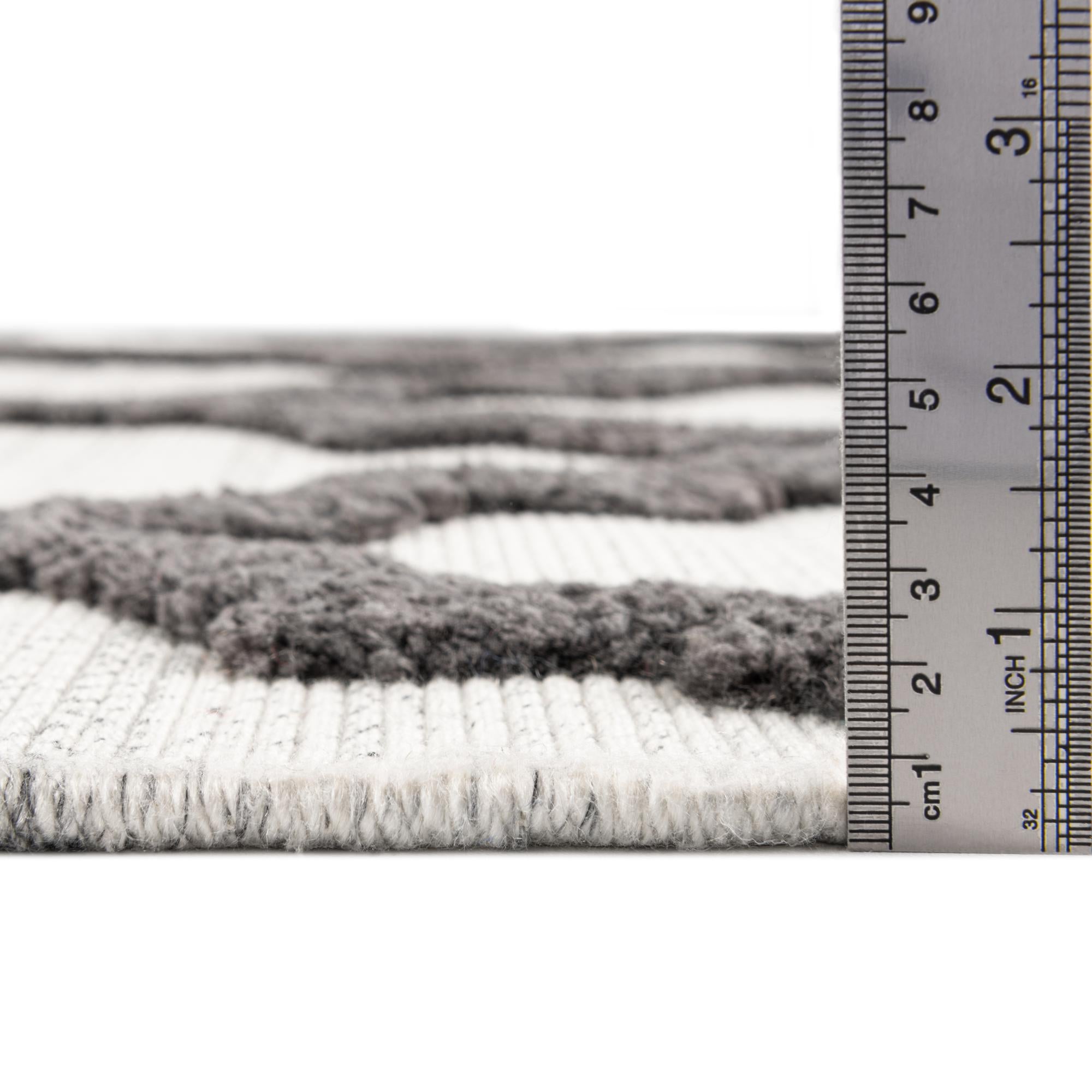5' 3 x 7' 7 Easy-Clean Indoor / Outdoor Rug