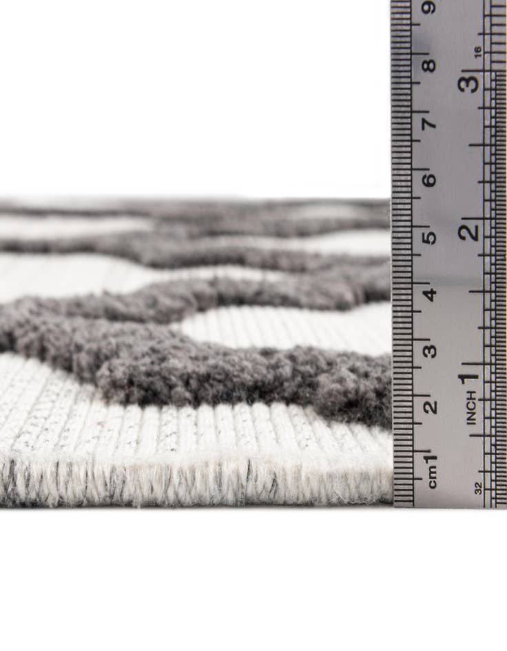 Detail image of 5' 3 x 7' 7  Washable  Indoor / Outdoor Rug
