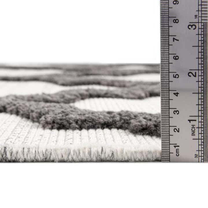 5' 3 x 7' 7 Easy-Clean Indoor / Outdoor Rug