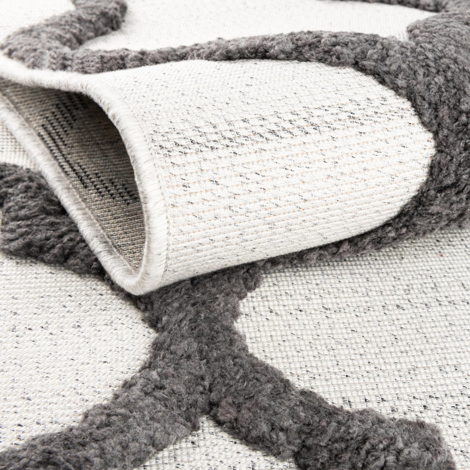5' 3 x 7' 7 Easy-Clean Indoor / Outdoor Rug