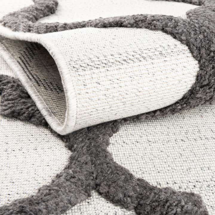 5' 3 x 7' 7 Easy-Clean Indoor / Outdoor Rug