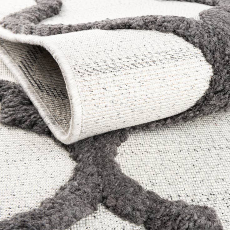 Detail image of 5' 3 x 7' 7 Easy-Clean Indoor / Outdoor Rug