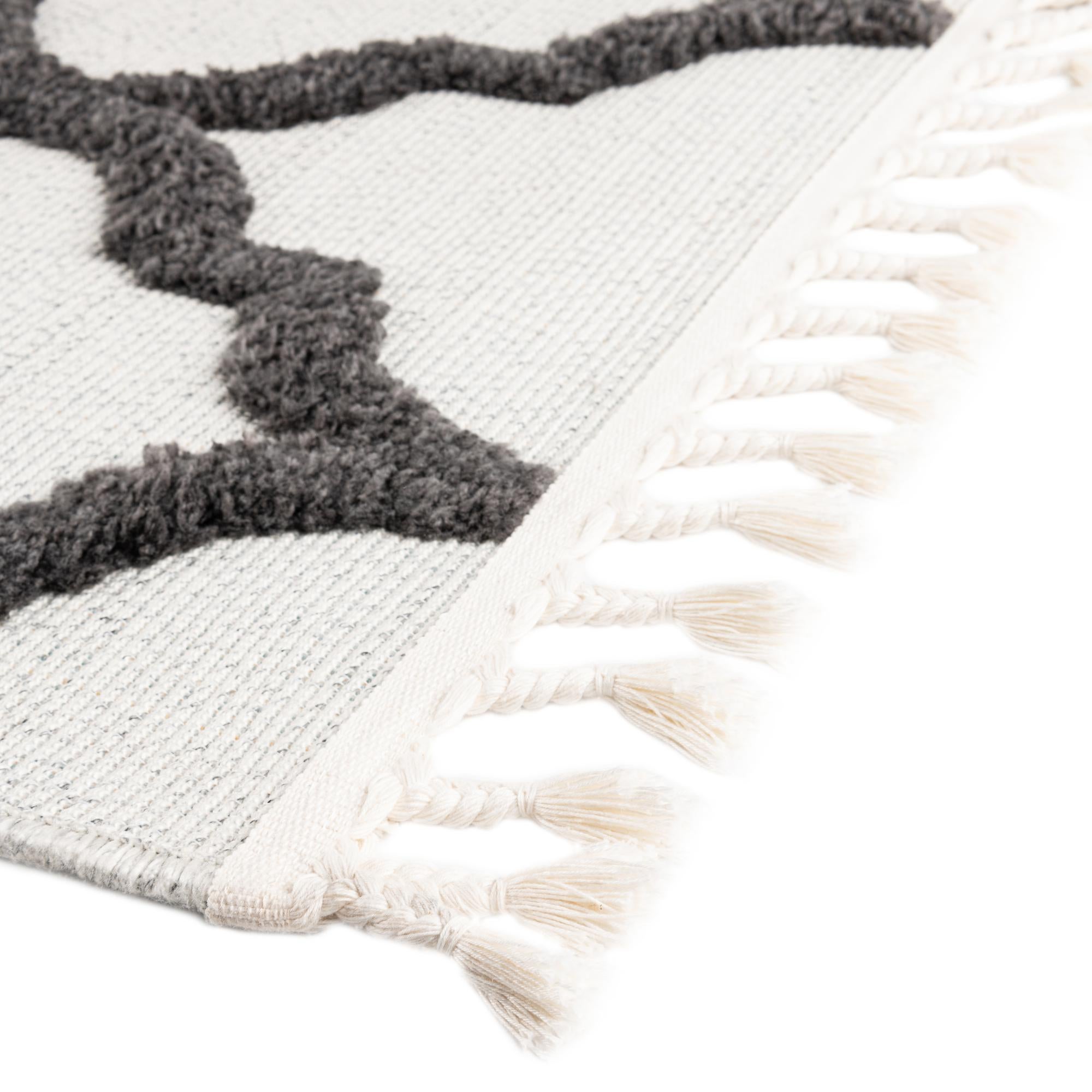 5' 3 x 7' 7 Easy-Clean Indoor / Outdoor Rug
