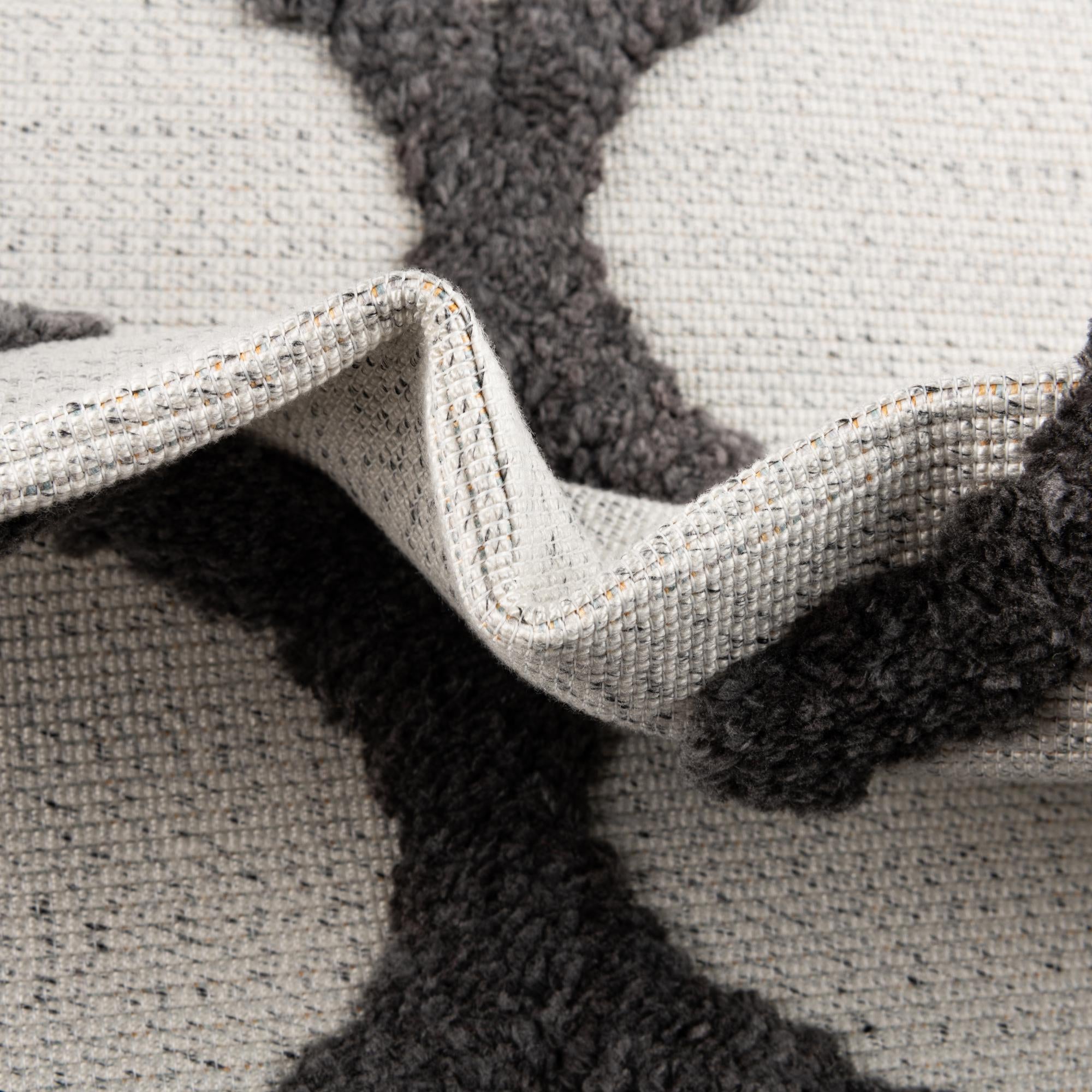 5' 3 x 7' 7 Easy-Clean Indoor / Outdoor Rug