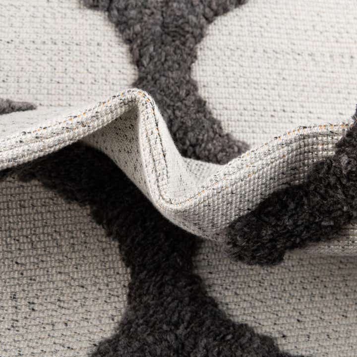 5' 3 x 7' 7 Easy-Clean Indoor / Outdoor Rug