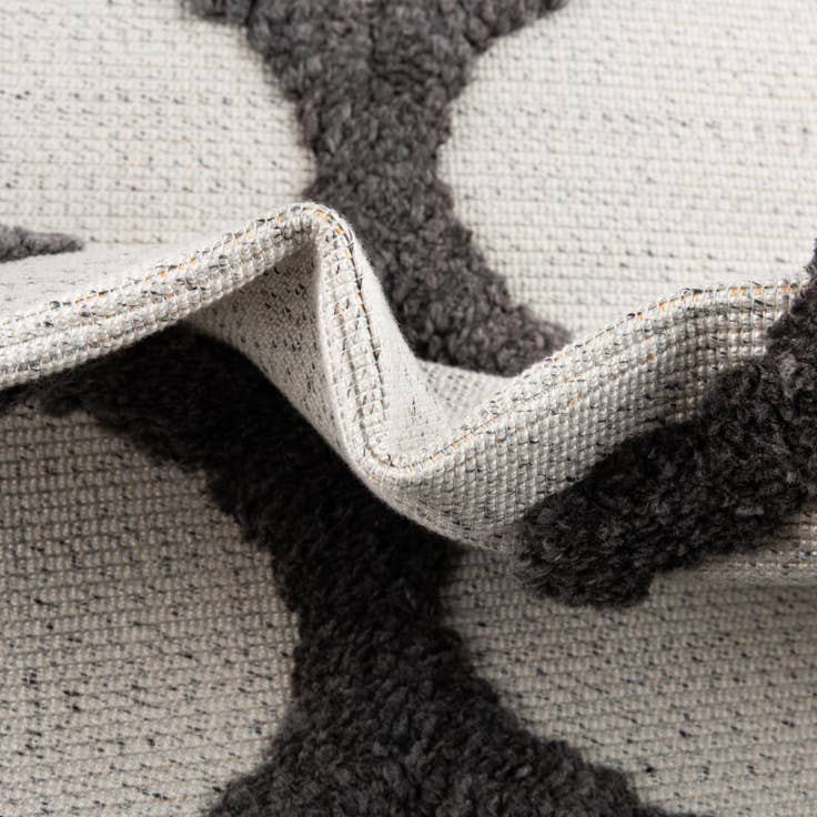 Detail image of 5' 3 x 7' 7 Easy-Clean Indoor / Outdoor Rug