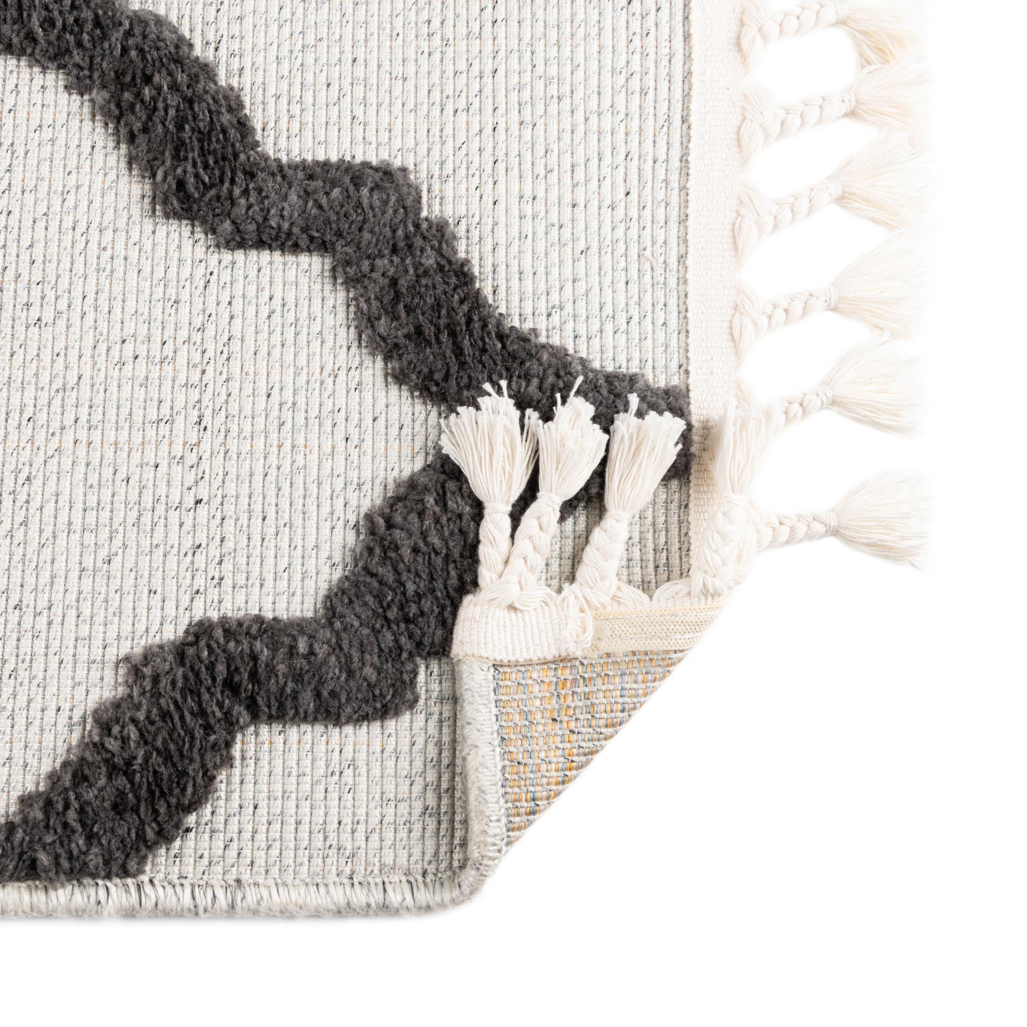 5' 3 x 7' 7 Easy-Clean Indoor / Outdoor Rug