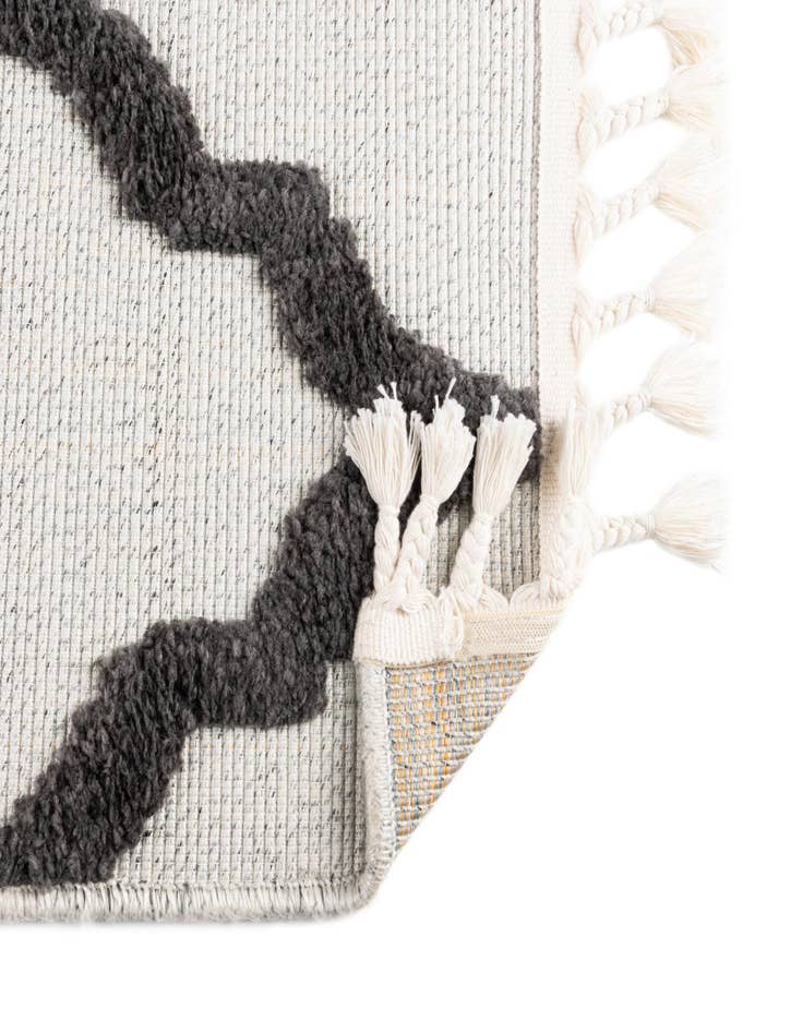 Detail image of 5' 3 x 7' 7  Washable  Indoor / Outdoor Rug