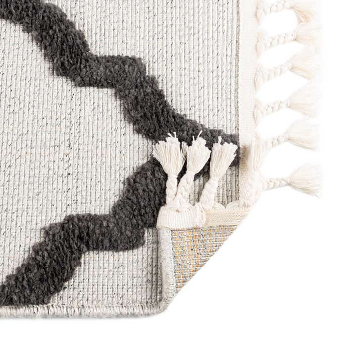 5' 3 x 7' 7 Easy-Clean Indoor / Outdoor Rug