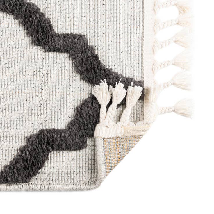 Detail image of 5' 3 x 7' 7 Easy-Clean Indoor / Outdoor Rug