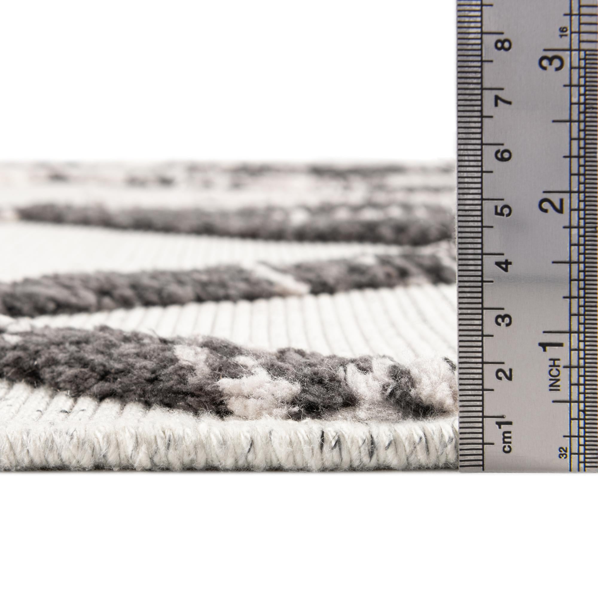5' 3 x 7' 7 Easy-Clean Indoor / Outdoor Rug