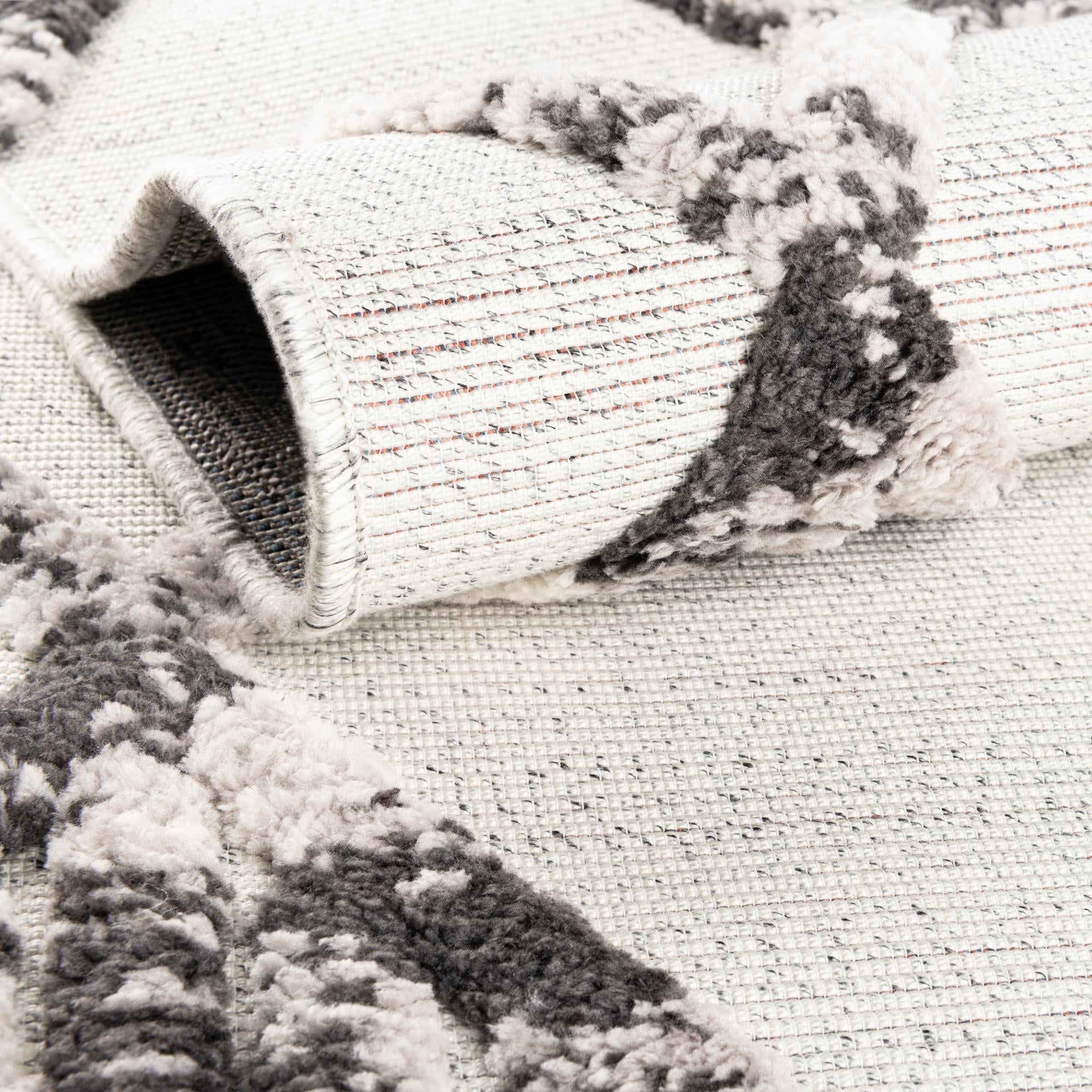 5' 3 x 7' 7 Easy-Clean Indoor / Outdoor Rug