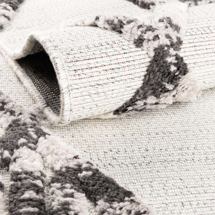 5' 3 x 7' 7 Easy-Clean Indoor / Outdoor Rug