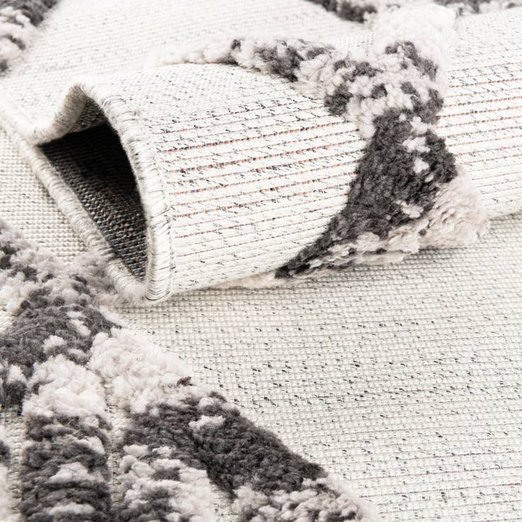 Detail image of 5' 3 x 7' 7 Easy-Clean Indoor / Outdoor Rug