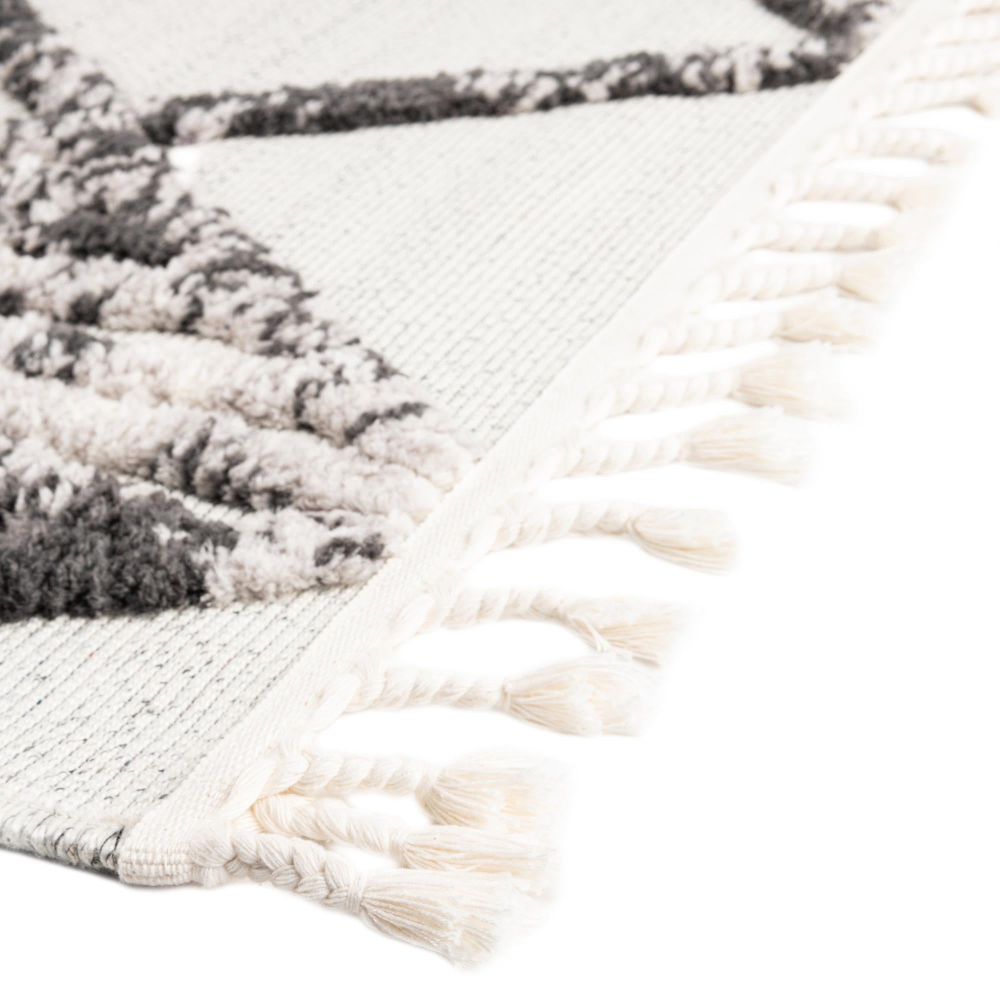 5' 3 x 7' 7 Easy-Clean Indoor / Outdoor Rug