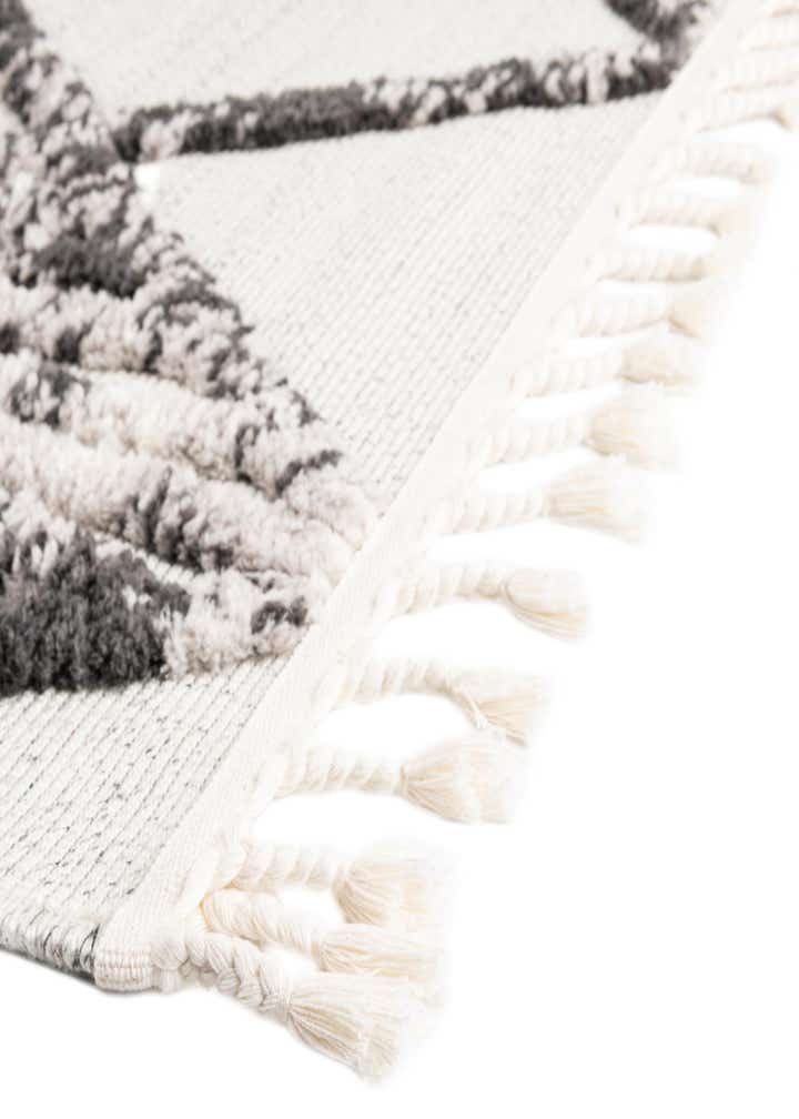 5' 3 x 7' 7 Easy-Clean Indoor / Outdoor Rug