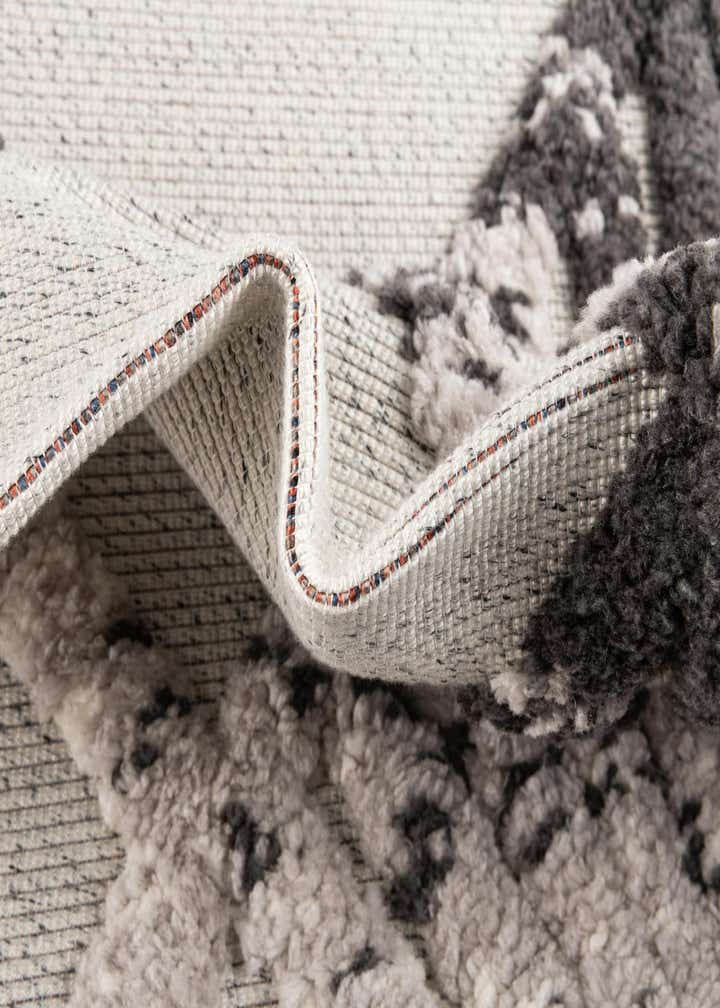 5' 3 x 7' 7 Easy-Clean Indoor / Outdoor Rug