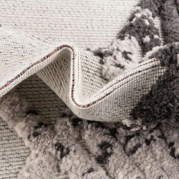 5' 3 x 7' 7 Easy-Clean Indoor / Outdoor Rug