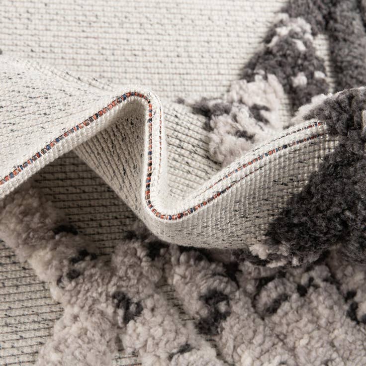 Detail image of 5' 3 x 7' 7 Easy-Clean Indoor / Outdoor Rug