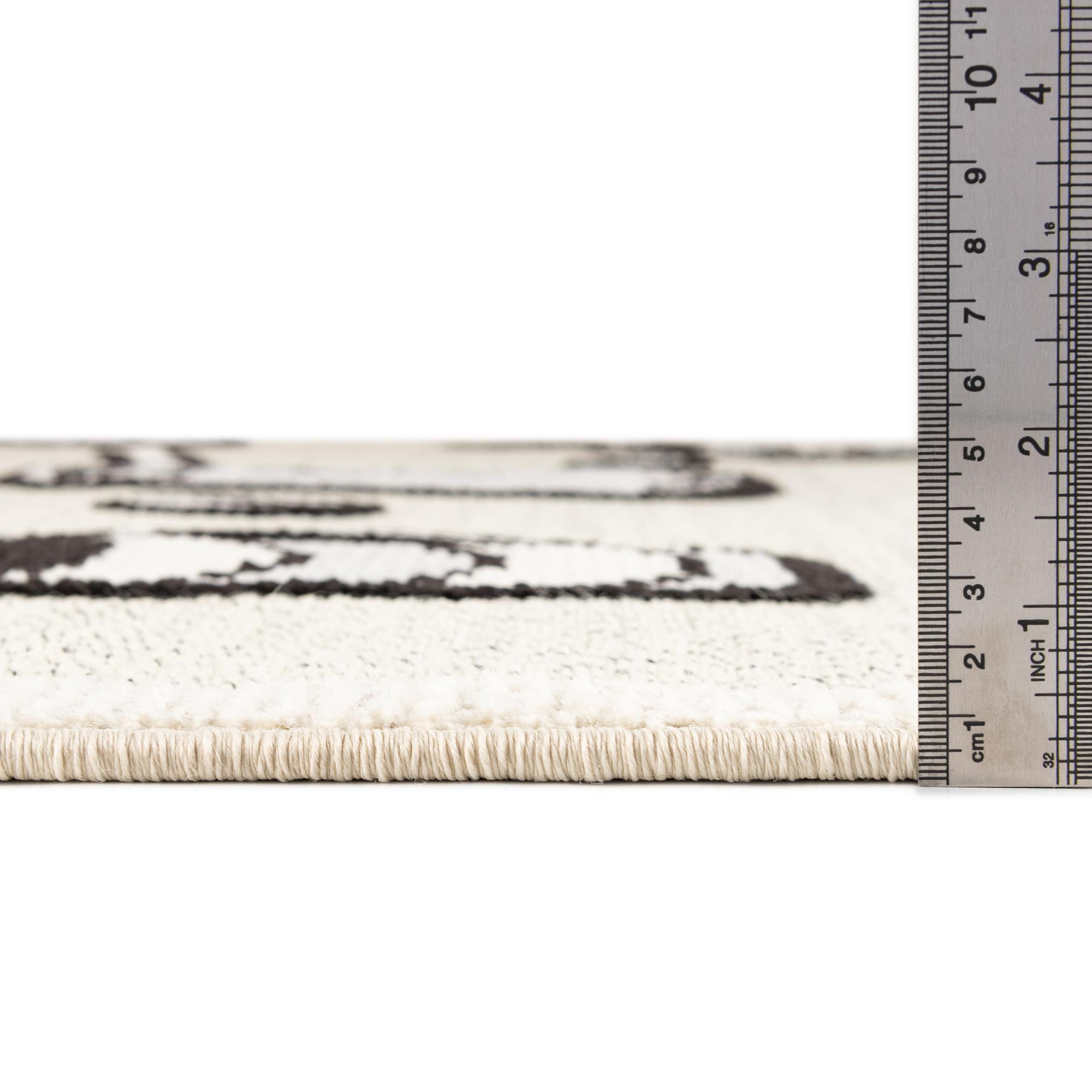 5' 3 x 7' 7 Easy-Clean Indoor / Outdoor Rug