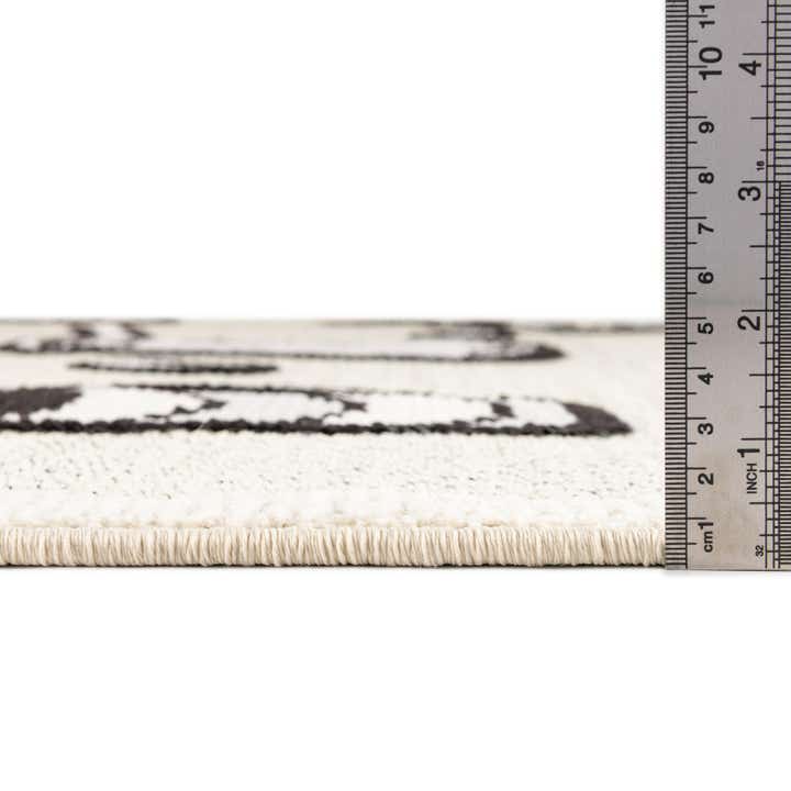 5' 3 x 7' 7 Easy-Clean Indoor / Outdoor Rug