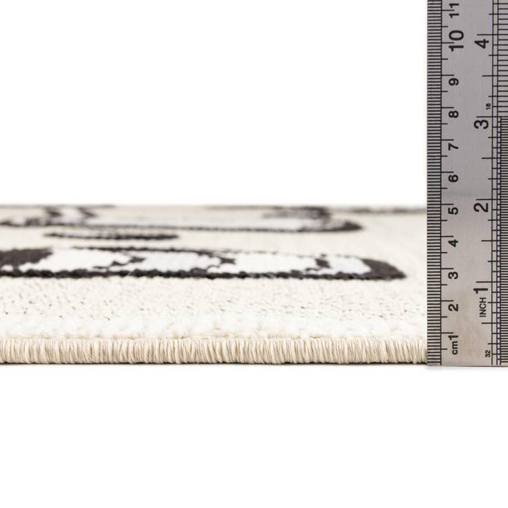 Detail image of 5' 3 x 7' 7 Easy-Clean Indoor / Outdoor Rug