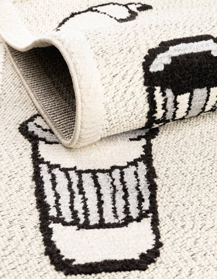 Detail image of 5' 3 x 7' 7 Easy-Clean Indoor / Outdoor Rug